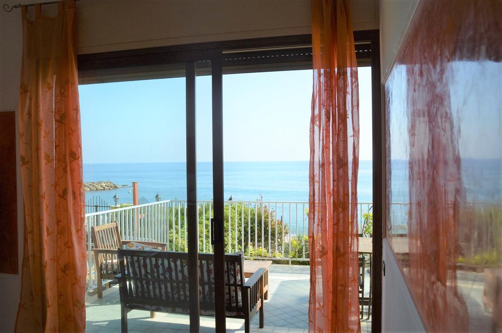 Riva Beach Apartment Ріва-Ліґуре Екстер'єр фото