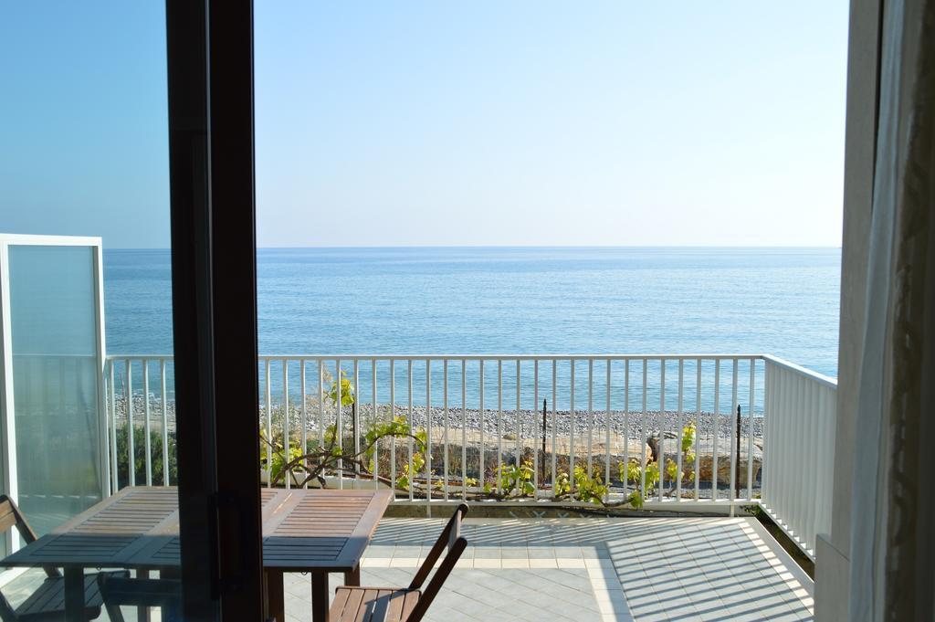 Riva Beach Apartment Ріва-Ліґуре Екстер'єр фото