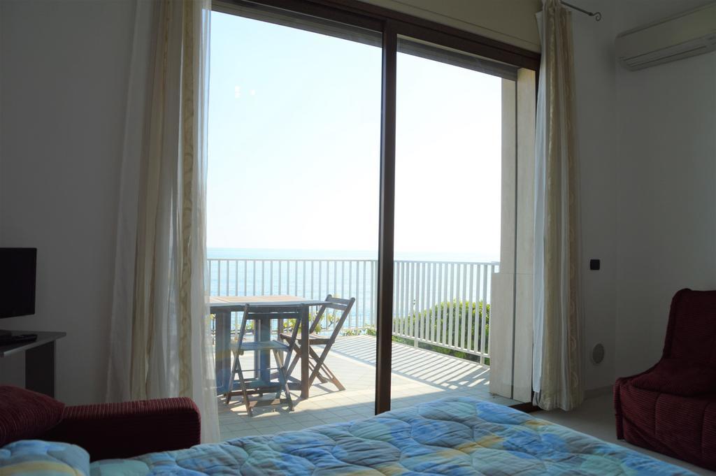 Riva Beach Apartment Ріва-Ліґуре Екстер'єр фото